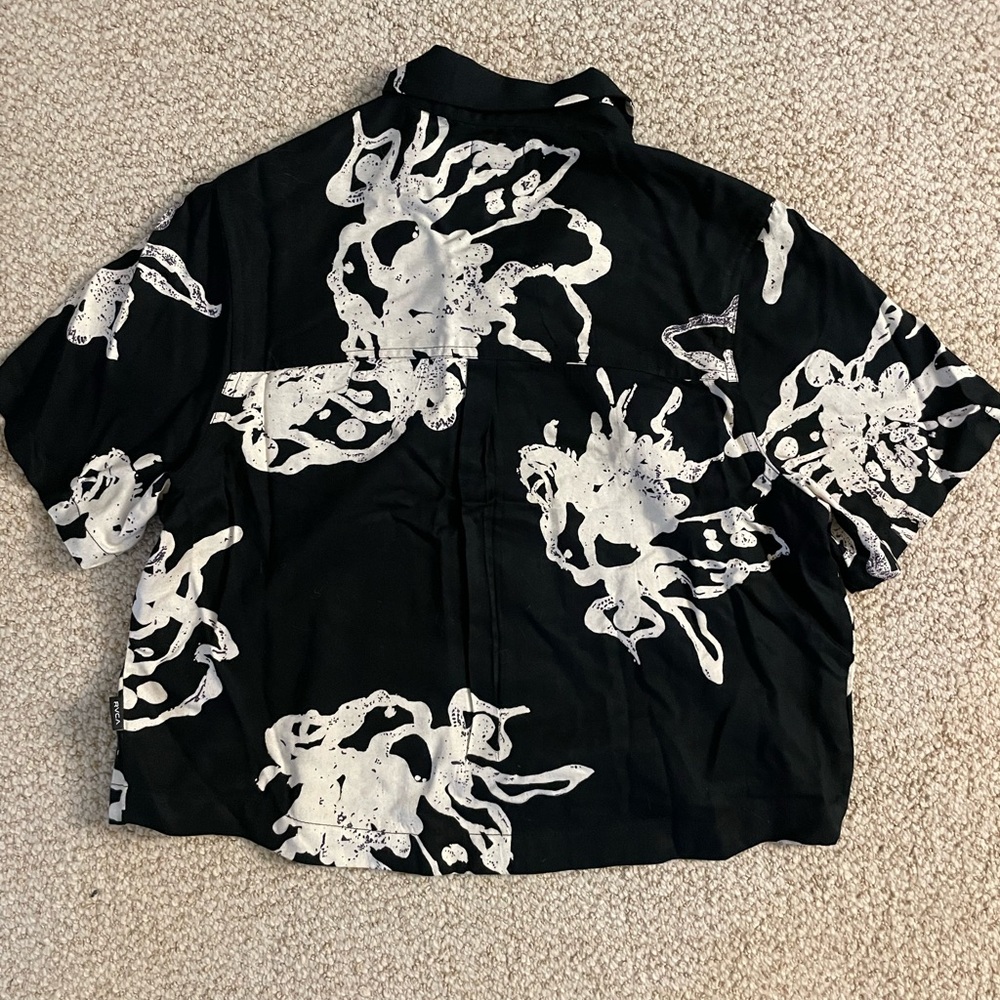RVCA Black and White Casual Button Down Shirt with Artistic Print
